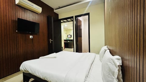 Deluxe Double Room, Park View | Free WiFi