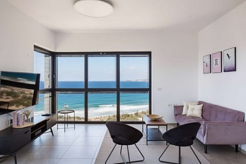 Family Apartment, Beach View | Living area | TV