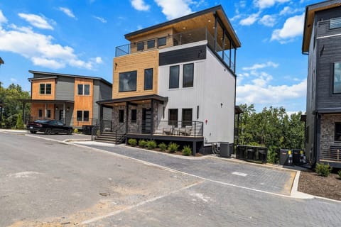 725 Moccasin Way