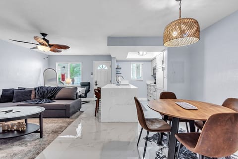 Dining Area Off Kitchen