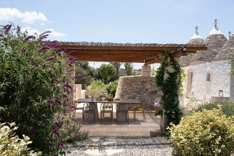 The al fresco dining area, also near the pool.