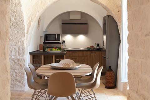 The compact, but well-equipped contemporary kitchen.