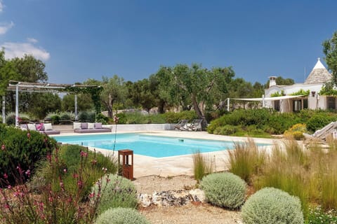 The pool, gardens and trulli.