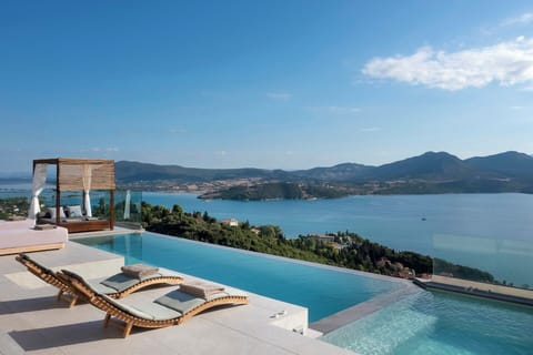 Splendid views from Casa Rosemary's pool and plunge pool jacuzzi.