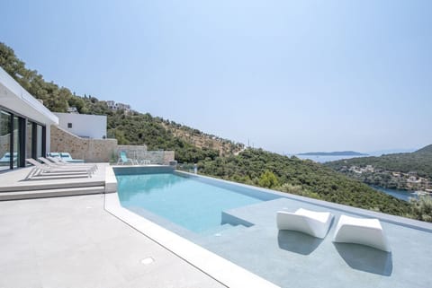 View from the shallow submerged platform in the pool.