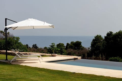 The beautiful infinity pool with its views out to sea.