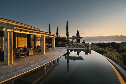 Ready for a dawn swim in Khaleesi's curvaceous infinity pool.