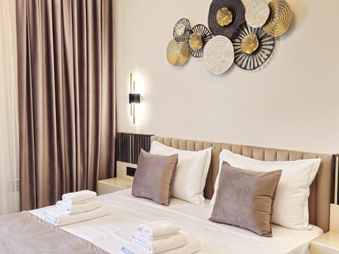 Signature Studio, 1 Double Bed, Non Smoking, Kitchen | Living area | 75-inch flat-screen TV with digital channels