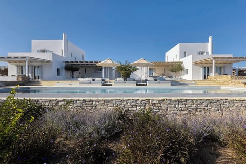 The two houses that make up Yvoni are perfect for large groups travelling together (they cannot be rented separately).