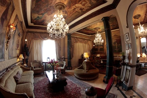 Lobby lounge