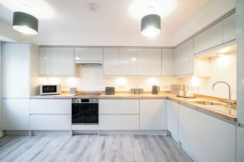 Apartment, 2 Bedrooms, Ground Floor | Private kitchen