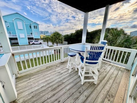 Enjoy the Balcony Overlooking the Pool!