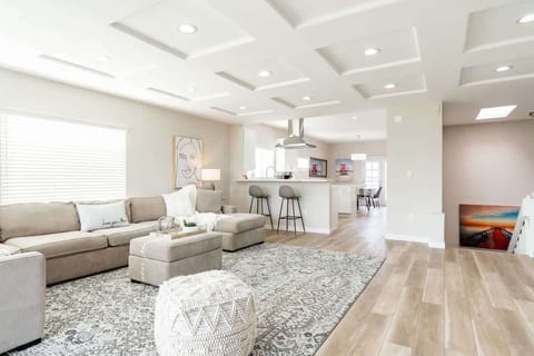 Nestled on a generous 7,000 sq ft lot, this 3,464 sq ft home boasts an airy open-concept design, modern finishes, and elegant furnishings. With ample natural light, cozy lounging spaces, this vacation home is perfect for your stay! ⭐