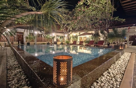 Outdoor pool, pool umbrellas, sun loungers