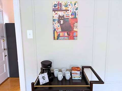 Comfort Apartment, 1 Queen Bed | Private kitchen | Fridge, microwave, oven, stovetop