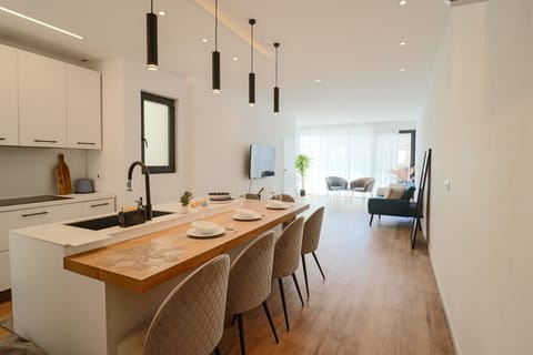 An open and airy kitchen, ideal for preparing meals and enjoying quality time with loved ones.