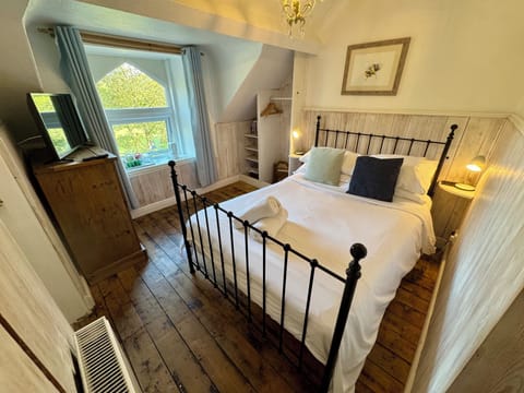 Double Room (Room 12) | Individually decorated