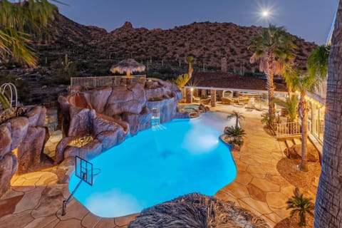 Day or night, THUNDER ROCK is an extraordinary oasis.