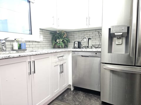 FULL SIZE KITCHEN