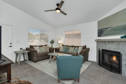 Welcoming Living Room with Comfy Sofas, Fireplace & Smart TV. 
