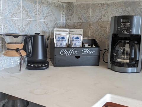 A fully stocked coffee bar with fresh individually packed locally sourced Lake Chelan Coffee Company grounds, creamer and sugar varieties. Make a pot, or make a pour over cup.