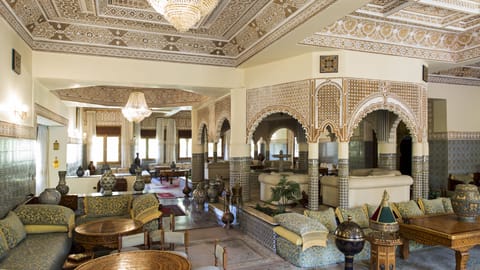 Lobby lounge