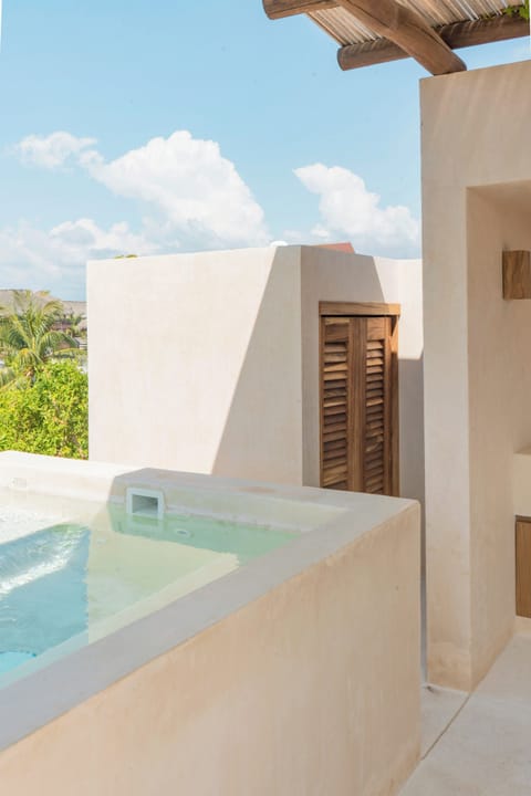 Exclusive Condo, 2 Bedrooms, Bay View | Terrace/patio