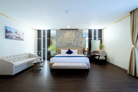 Royal Double Room, Balcony, City View | In-room safe, desk, blackout drapes, WiFi (free)
