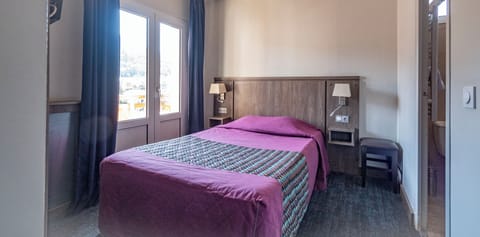 Double Room, 1 Double Bed, Mountain View | Premium bedding, in-room safe, desk, soundproofing