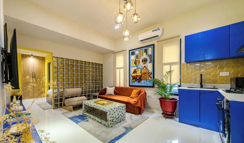 Business Apartment, 1 Bedroom, Pool Access, Ocean View | Living area | 56-inch Smart TV with digital channels, Netflix, streaming services
