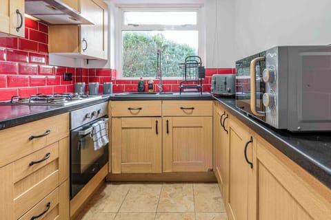 House, City View | Private kitchen | Fridge, microwave, oven, stovetop