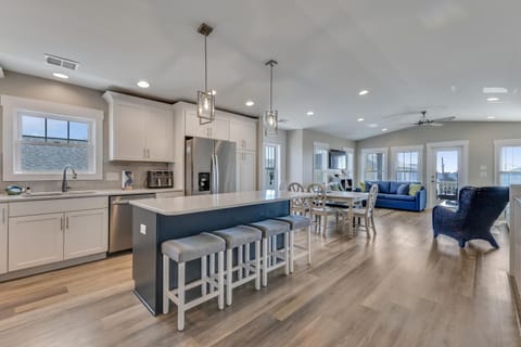 A Wave From It All-Kitchen & Breakfast Bar