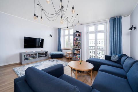 Main Living Area - Big Smart-TV for Your Entertainment | Book Now with RENTUJEMY.COM