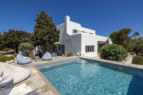 Gabbie's pure white façade seen from the pool.