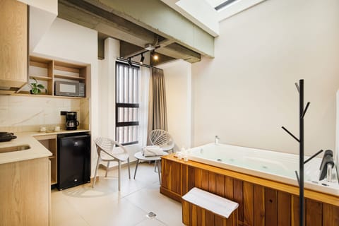Luxury Suite | Private spa tub