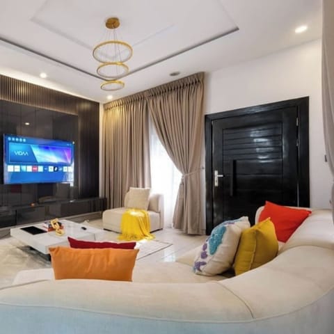 Deluxe Apartment, Balcony, City View | Living area