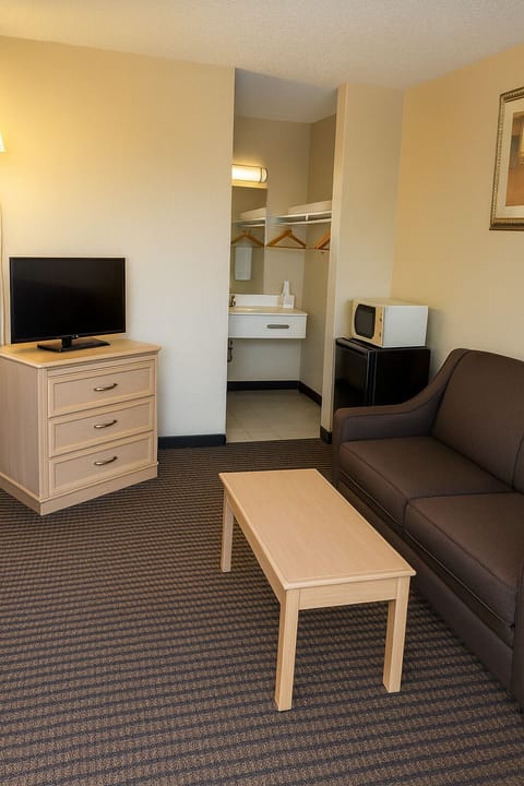 Suite, 1 Bedroom, Non Smoking | Iron/ironing board, free WiFi, bed sheets