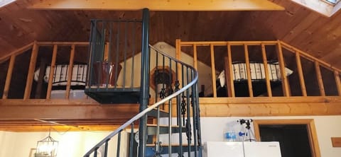 Loft Bedroom - 2 Twin Beds