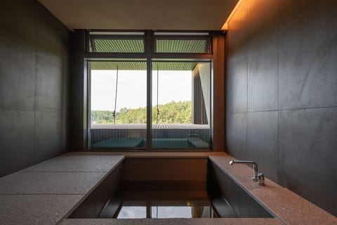 Luxury Suite, Balcony | Bathroom | Hair dryer, slippers, bidet, towels