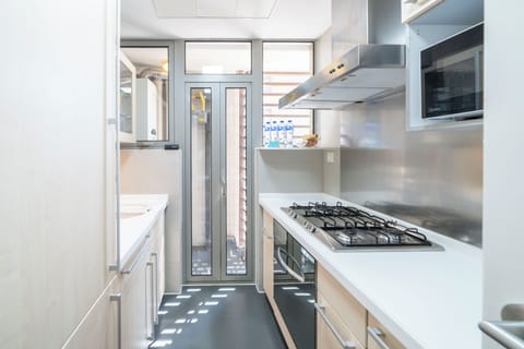 Superior Apartment, 2 Bedrooms, Kitchen, City View | Private kitchen | Stovetop, cookware/dishes/utensils