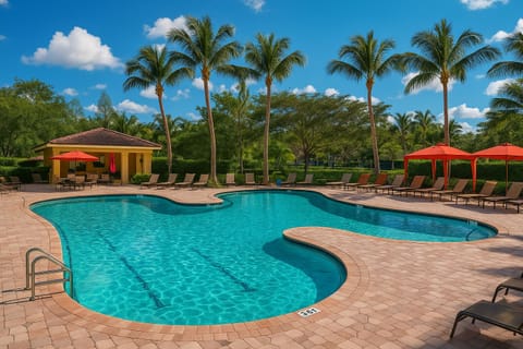 Resort style pool w/ lap swimming, spa, and snack shack (15 min walk from house)