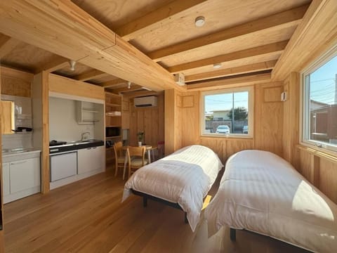 Twin Room | WiFi (free), bed sheets