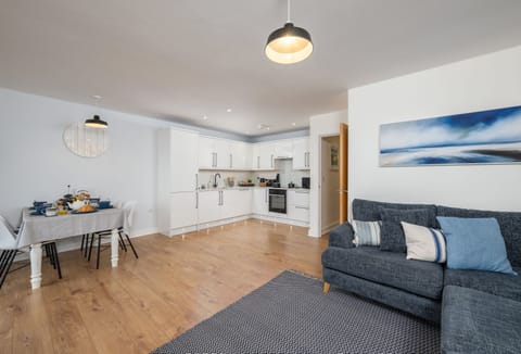 12 Ocean One, Newquay: The space flows effortlessly