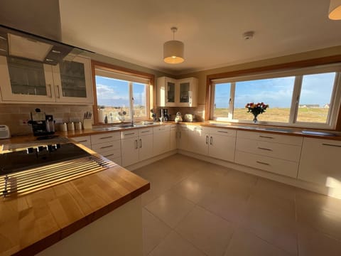 Fridge, microwave, dishwasher, cookware/dishes/utensils