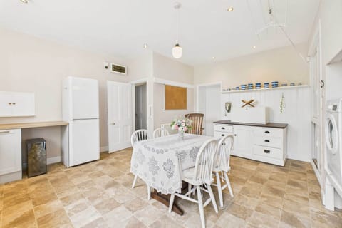 Thorneville House, Knaresborough - Host & Stay