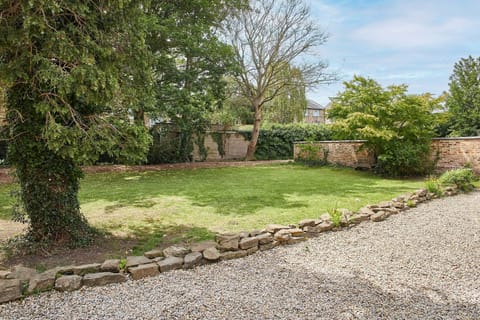 Thorneville House, Knaresborough - Host & Stay