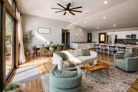 Main floor- gather with family and friends! 