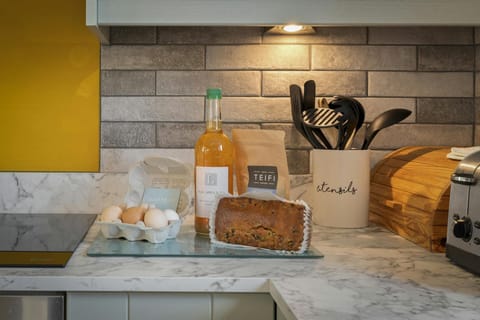 Welcome pack of eggs, coffee and cake.