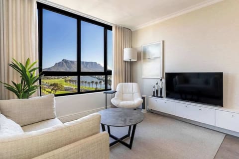 Apartment, 1 Queen Bed, Kitchen, Mountain View (Walborough ) | Living area | 42-inch flat-screen TV with digital channels