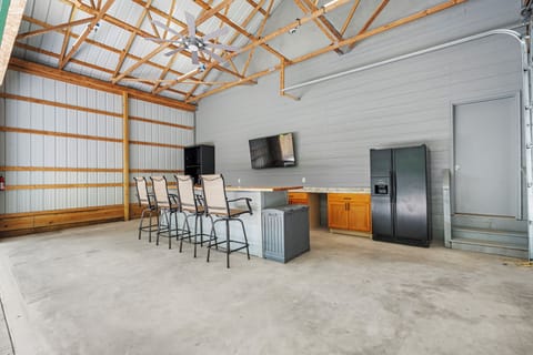 Spacious barn renovated into an event room with bar, fridge, and 70-inch tv!